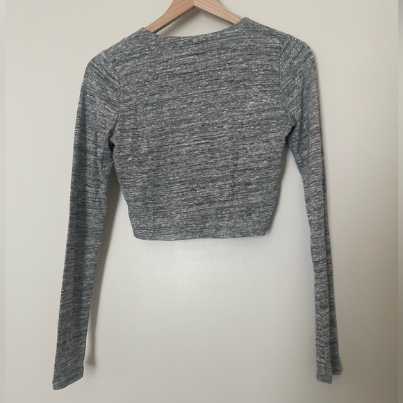 Alice and Olivia heather gray long sleeve body con v-neck cropped sweater size 6 - Picture 6 of 7